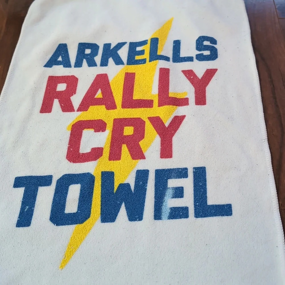⭐ 3/$15 Arkells towel - Picture 2 of 5